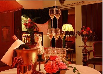Logenhaus Nacht- und Gartensalon Champagner Sekt