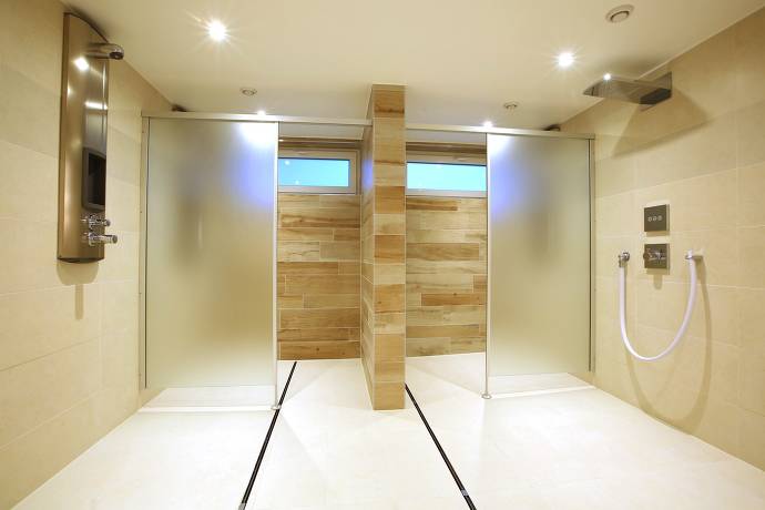 Duschen, Sauna am Lenneberg