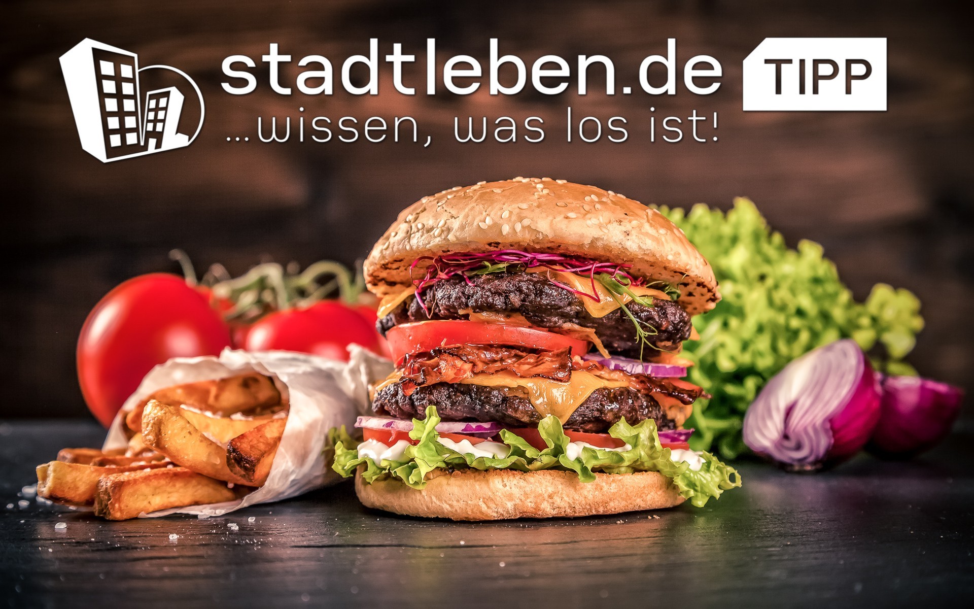 Burger, Fleisch, Salat. Pommes, BBQ, Grill, Essen, Restaurant, Zwiebel, Tomate