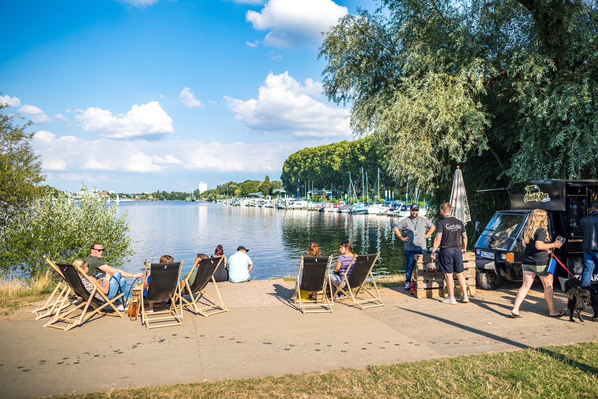 Hafen, Wasser, Liegestühle