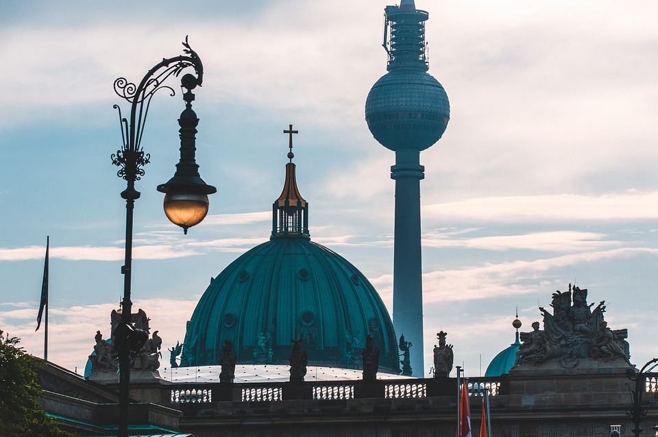 Berlin, Fernsehturm, Berliner Dom, Laterne, Himmel, Wolken